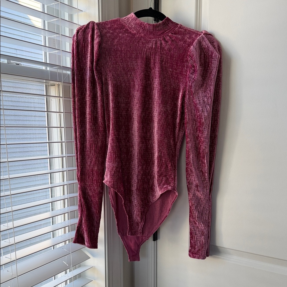 Elegant Crushed Velvet Long Sleeve Bodysuit - Pink